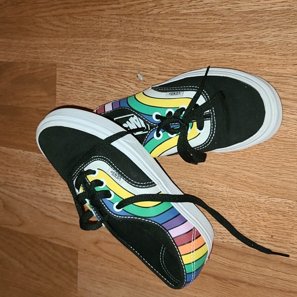 EUC Like new Van's men's size 4.5 or women's size 6 0 super cute!!! - Picture 2 of 6